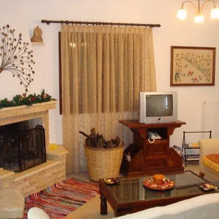 Arxaio Teixos בית הארחה